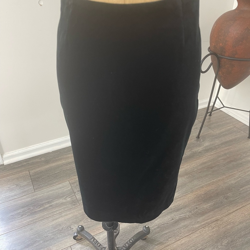 Hugo Buscati Womens Velvet Cotton Spandex Black Size 4  Skirt 22” Length